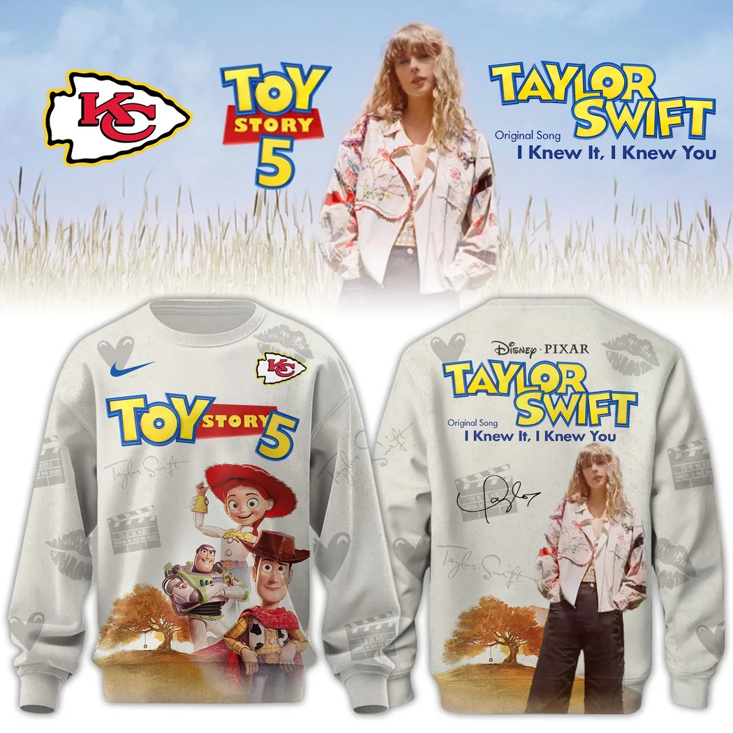Taylor Swift x Toy Story 5 x Kansas City Chiefs I Knew It I Knew You Graphic Crewneck Sweatshirt Taylor Swift x Toy Story 5 x Kansas City Chiefs I Knew It I Knew You Graphic Crewneck Sweatshirt